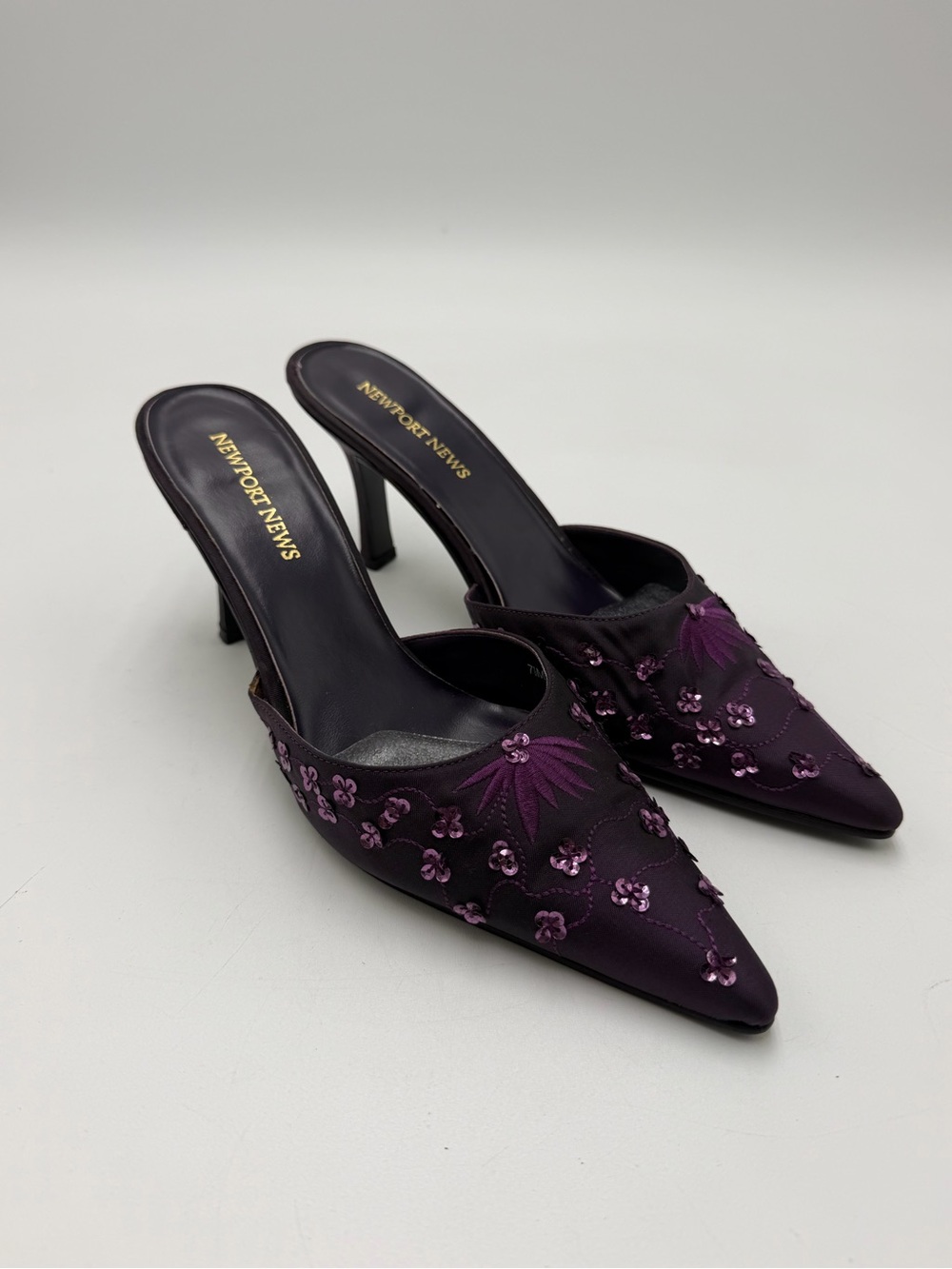 Vintage Y2K Newport News Purple Sequin Embroidered Mule Heels 7.5 Pointed Toe